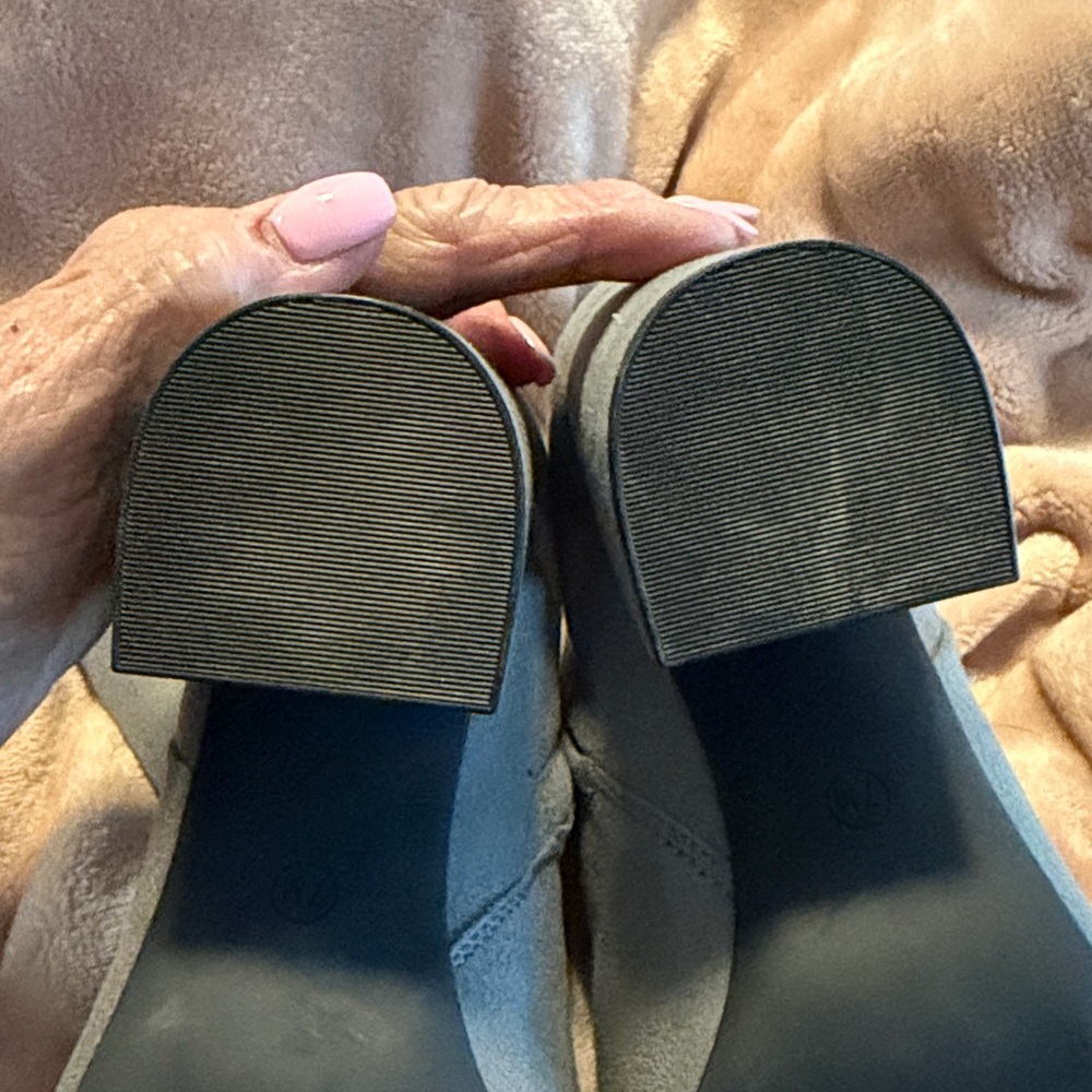 Calvin Klein Dusty Gray Pointed Toe Block Heel Ankle Boots, NEW, size 7.5 - Picture 6 of 6